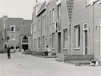 861364 Gezicht in de Jan Meijenstraat in Wijk C te Utrecht naar het noorden, met rechts de onlangs opgeleverde ...